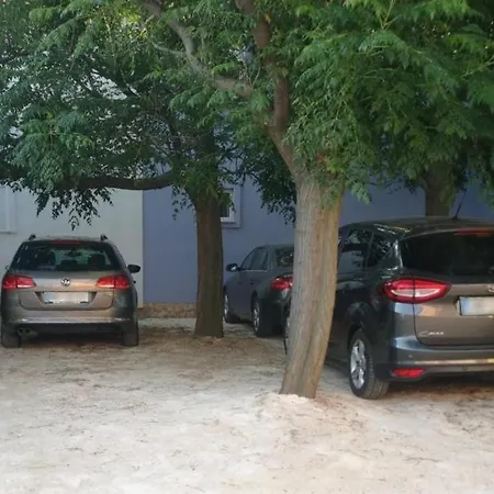 With Parking Space - Lozice, - 27844 아파트